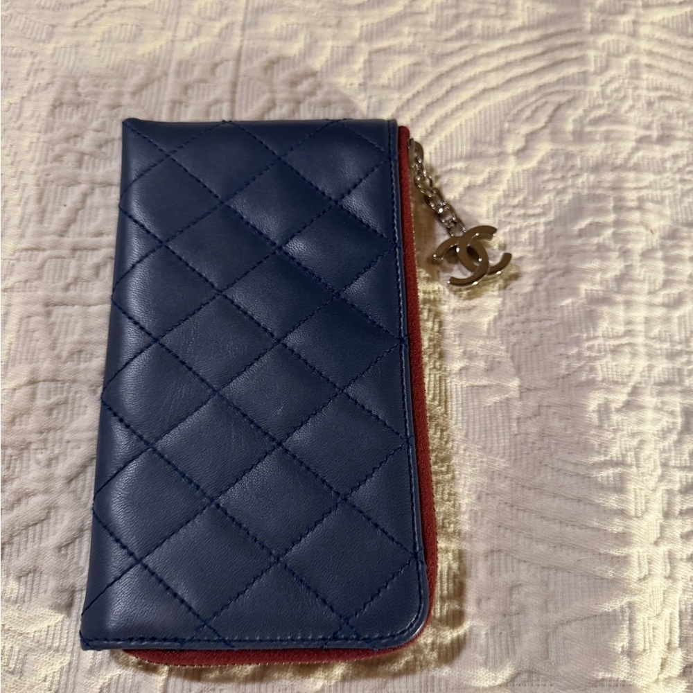 CHANEL Navy and Scarlet Lambskin Quilted Wallet